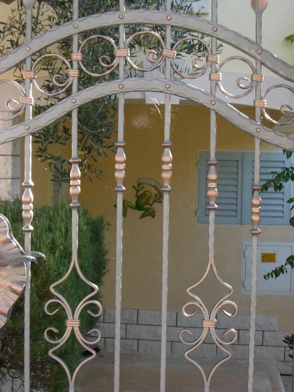 Apartments Anini Dvori Promajna Cameră foto